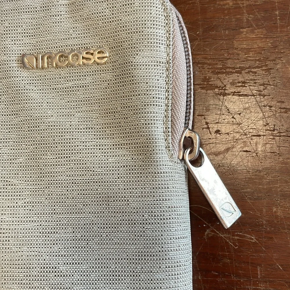 Incase 13’ Padded Laptop Case - Picture 4 of 5